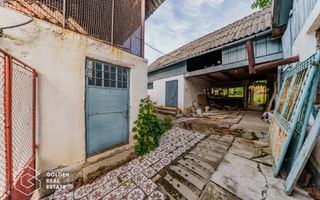 Vila superba, P+E,  Cuvin, 9 camere, 200 mp si teren 1300 mp plus anexa 3 camere - Poză 40