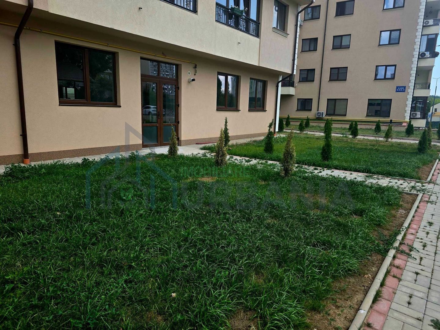 Spatiu comercial de inchiriat , zona Cug - spital Providenta si Elitis - Poză 2