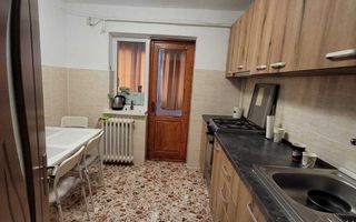 Inchiriez apartament 2 camere decomandat - Poză 6