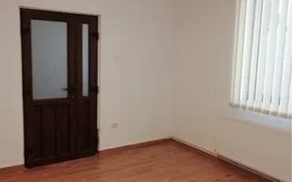 Va oferim spre vanzare casa cu 4 camere in zona Farmec - Poză 1