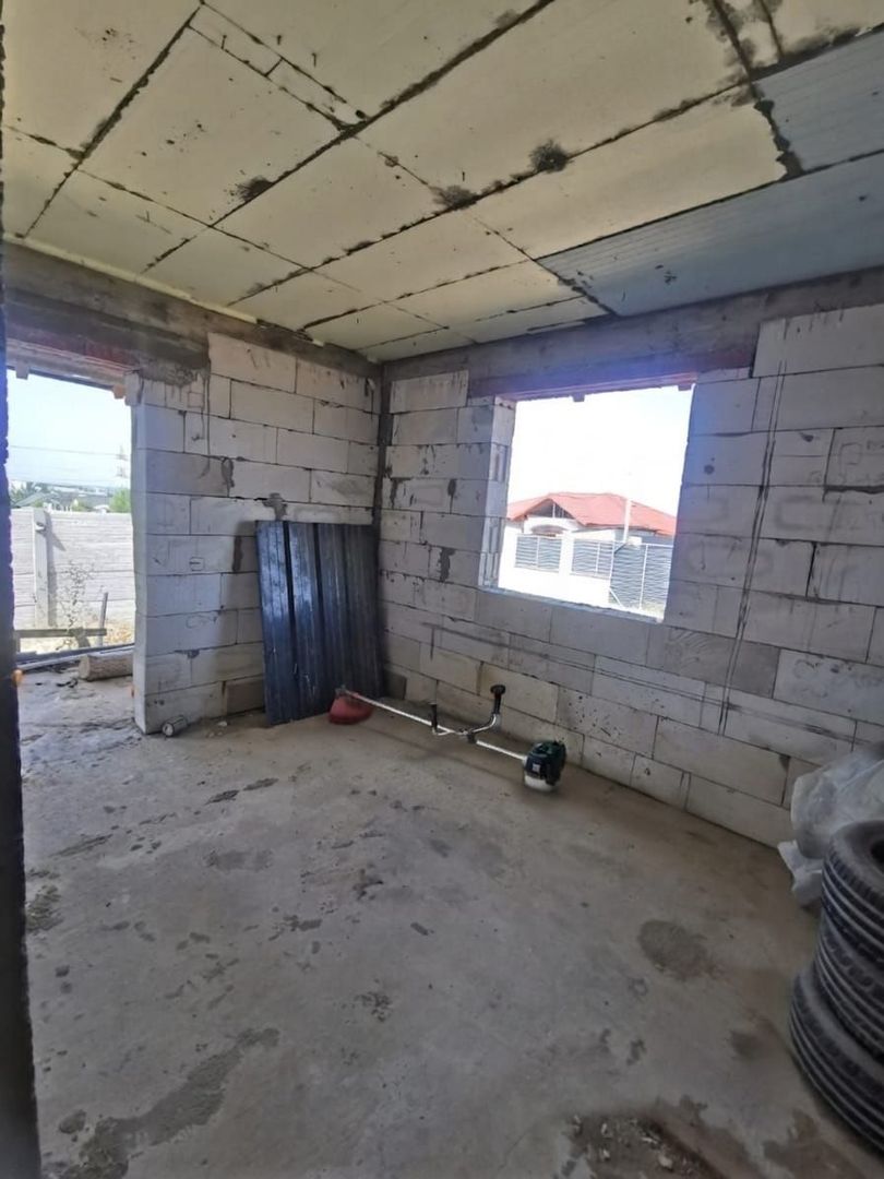 Casa la rosu în Plaiul Vulcănești - Poză 5