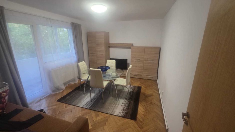 Spitalul Județean | 3 Camere | Etaj 2 | Centrala proprie - Poză 1