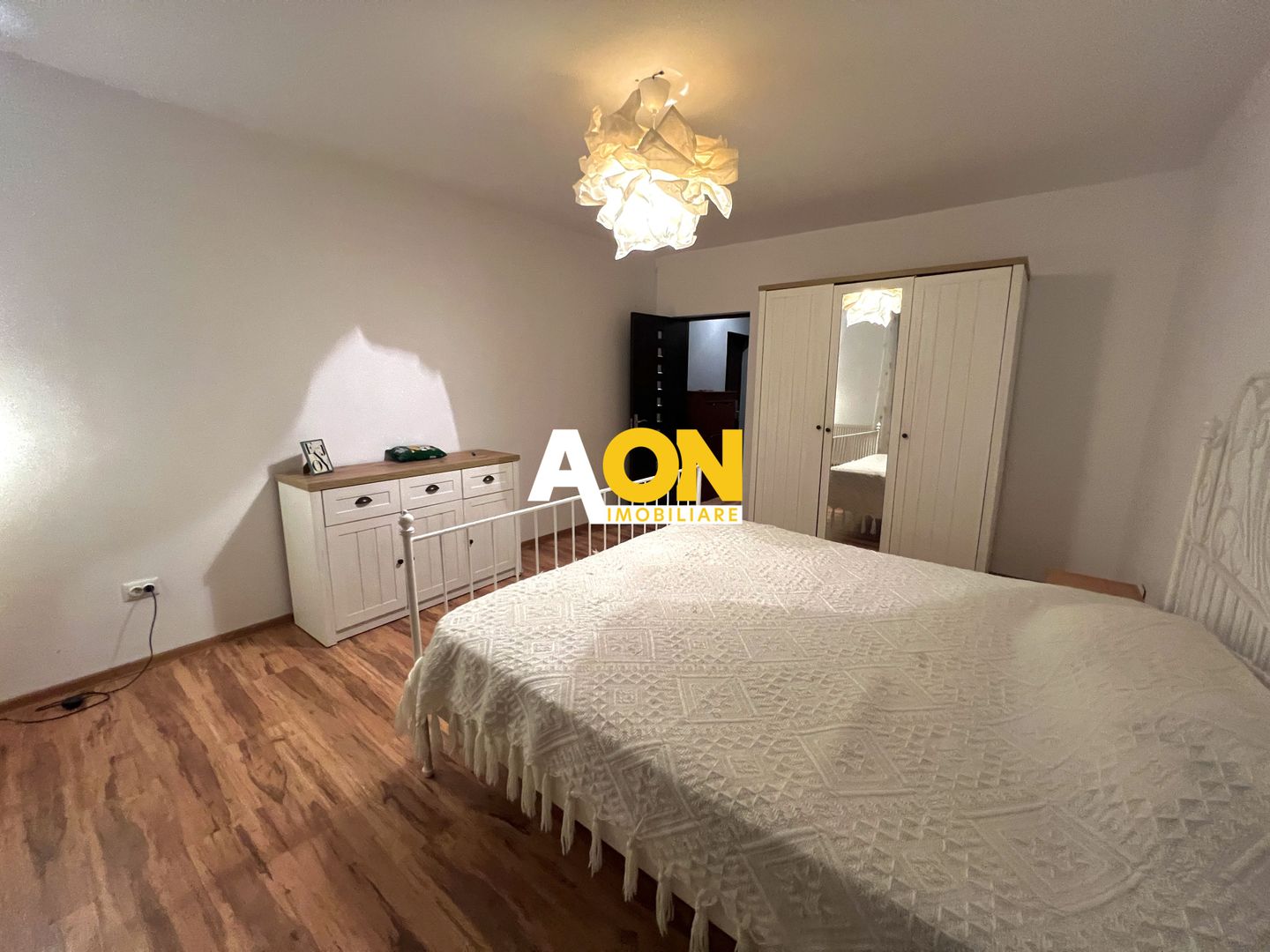 Apartament cu 2 camere, etaj 1, loc de parcare, 2 balcoane - Poză 2