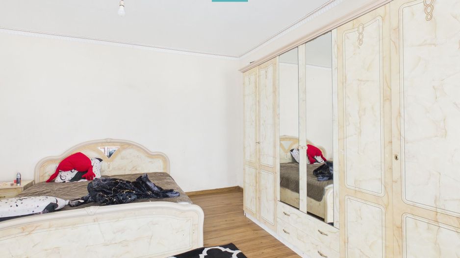 Apartament la curte comună pe strada Mărășești - Poză 4