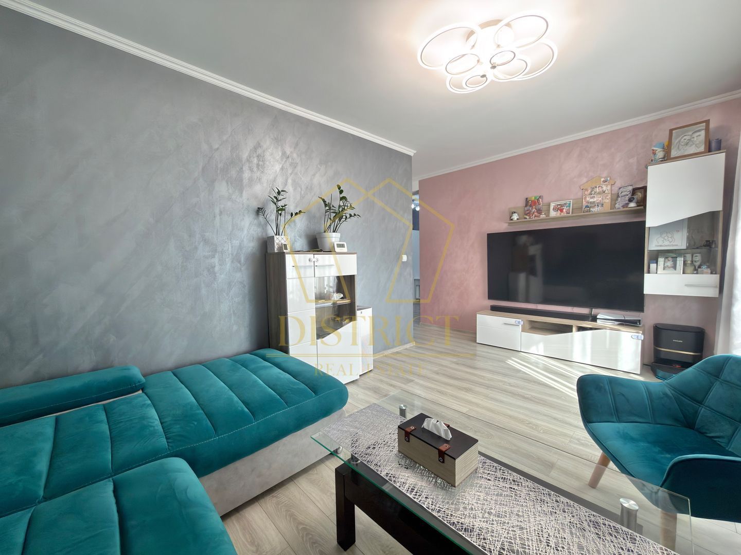 Apartament cu 3 camere decomandat, complet mobilat si utilat la parter in Giroc. - Poză 1