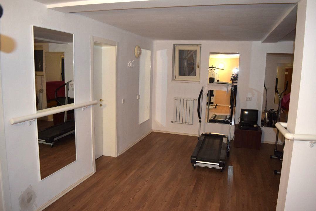 Vila spatioasa de inchiriat | gradina generoasa si piscina |Pipera - Poză 11