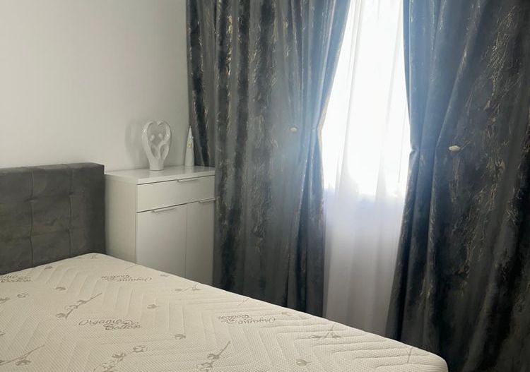 Giroc-Neptun | 2 Camere | Decomandat | Mobilat si Utilat | 2 Locuri parcare - Poză 1