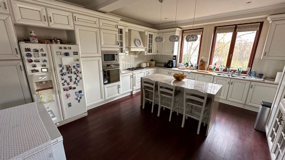 Casa la artera pretabilă Clinica medicala / birouri - Poză 9