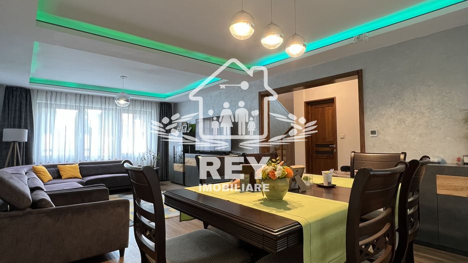 Casă de tip triplex la vânzare 6 camere /Șelimbăr /Secția 1 de Poliție - Poză 1