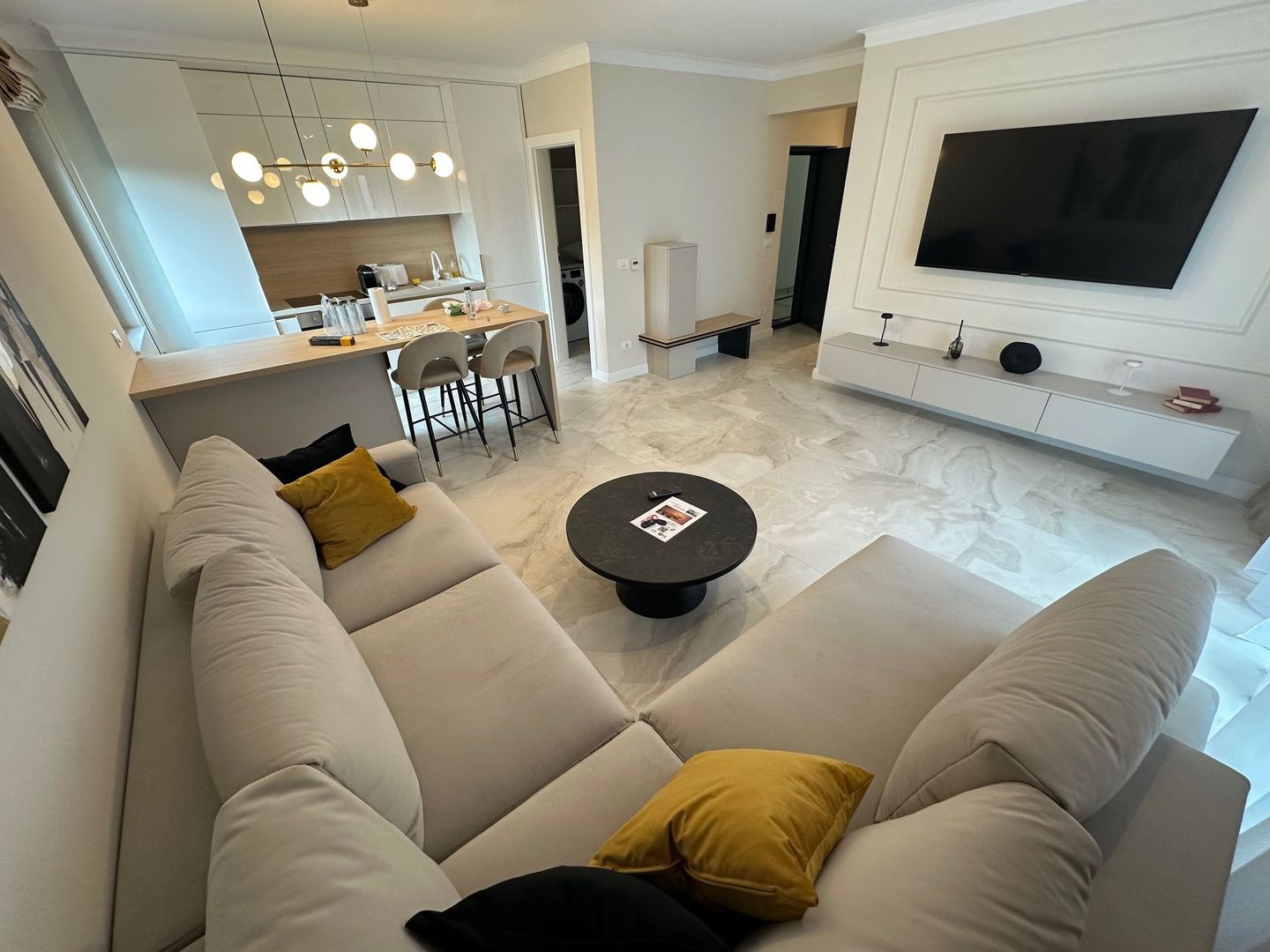 Apartment deosebit  se vinde complet mobilat - Poză 2