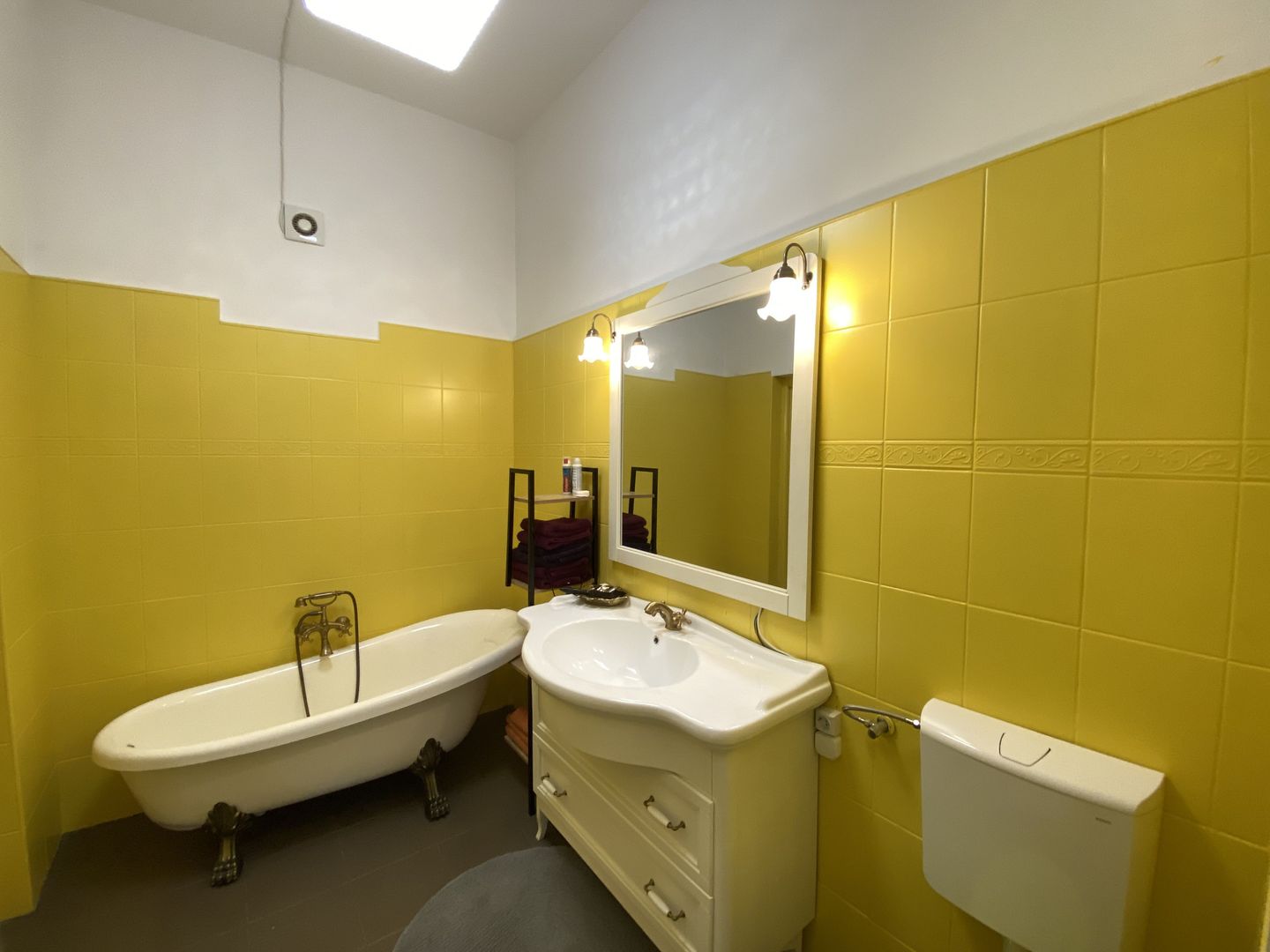 Cladire Istorica, 4 camere, 134 mp, Renovat, Zona Sinaia, Comision 0% - Poză 13