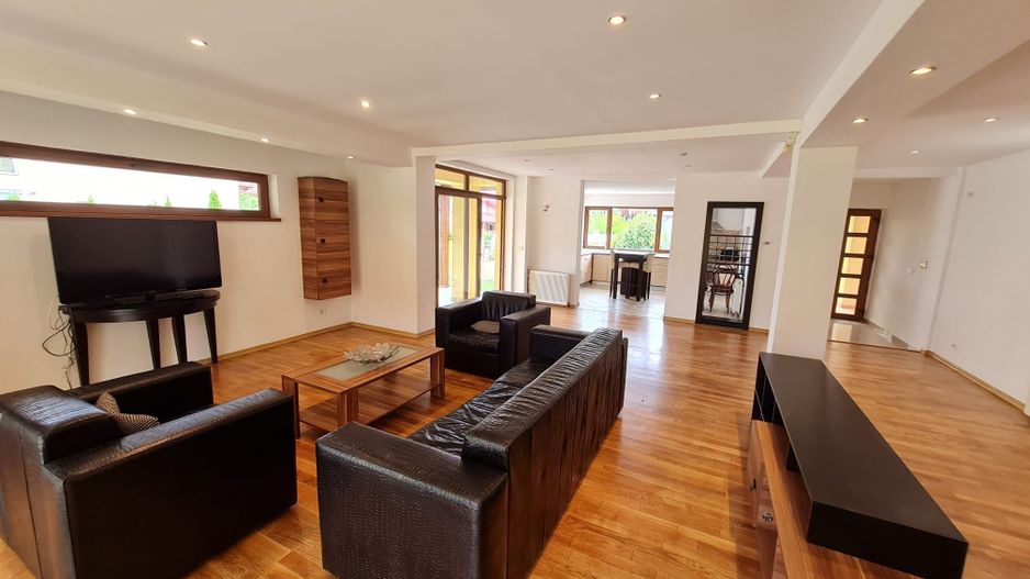 Super oferta!!!Vila spațioasă în Ghiroda! - Poză 1