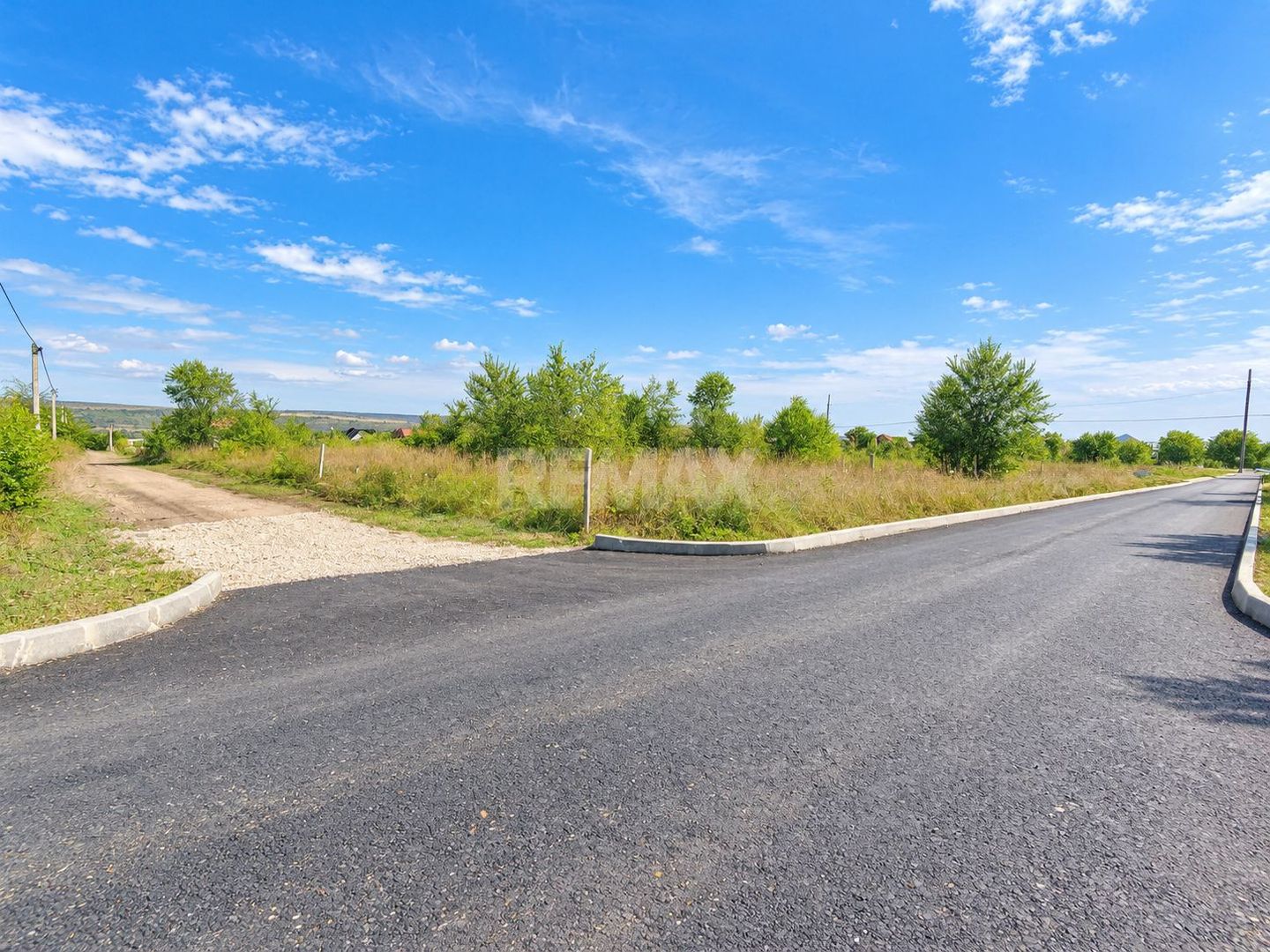 CASĂ CU 2 NIVELE – 136 m² | 4 DORMITOARE | 7 ARI ANENII NOI - Poză 7