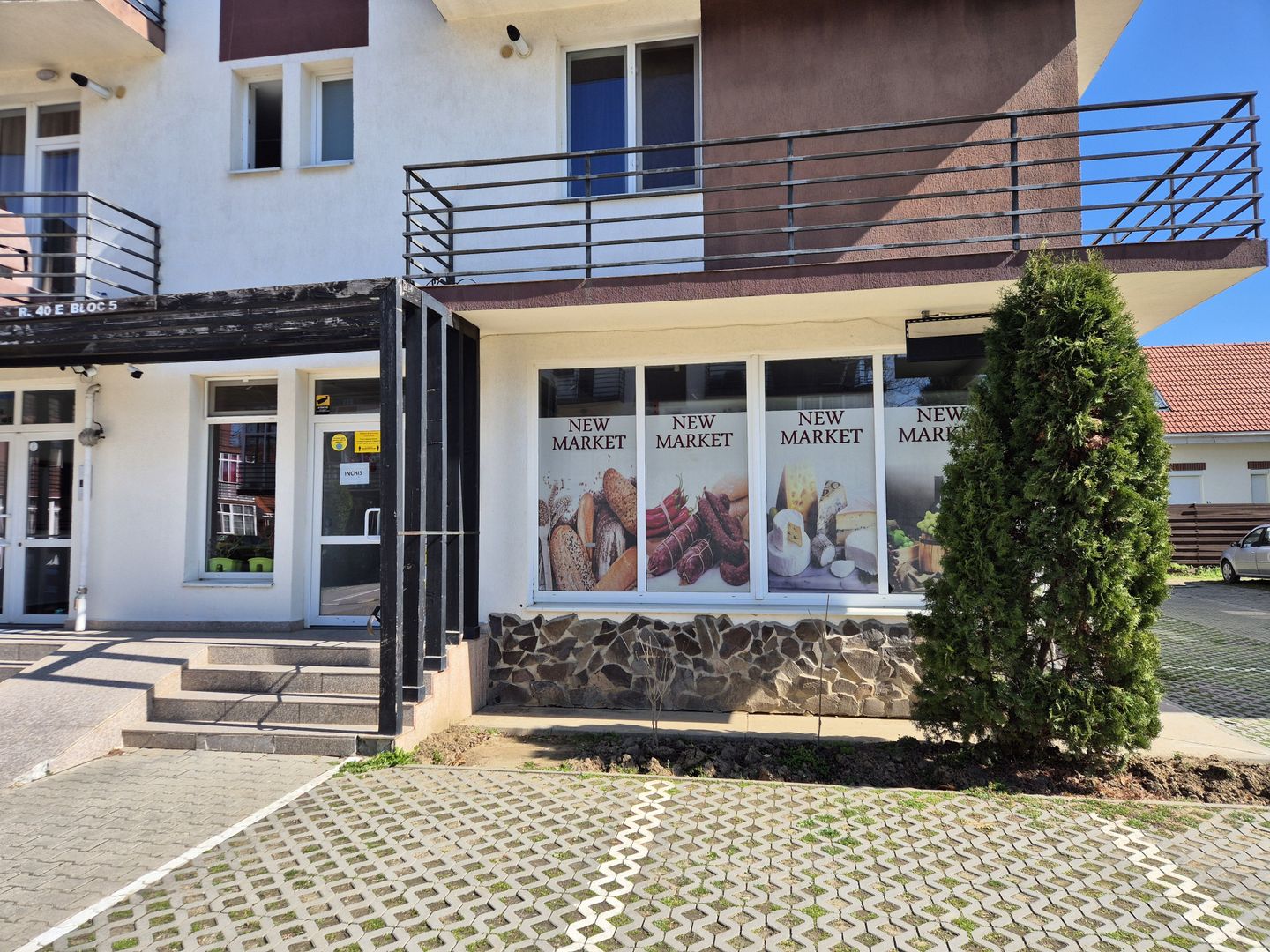 Spatiu comercial 109,54 + 2 locuri de parcare - Varteju - Poză 1