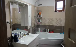 Casă familială spațioasă în zonă liniștită | Sângeorgiu de Mureș | - Poză 11