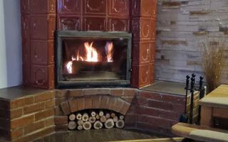 Casă Spațioasă cu Garaj și Mansardă – Gruia - Poză 1