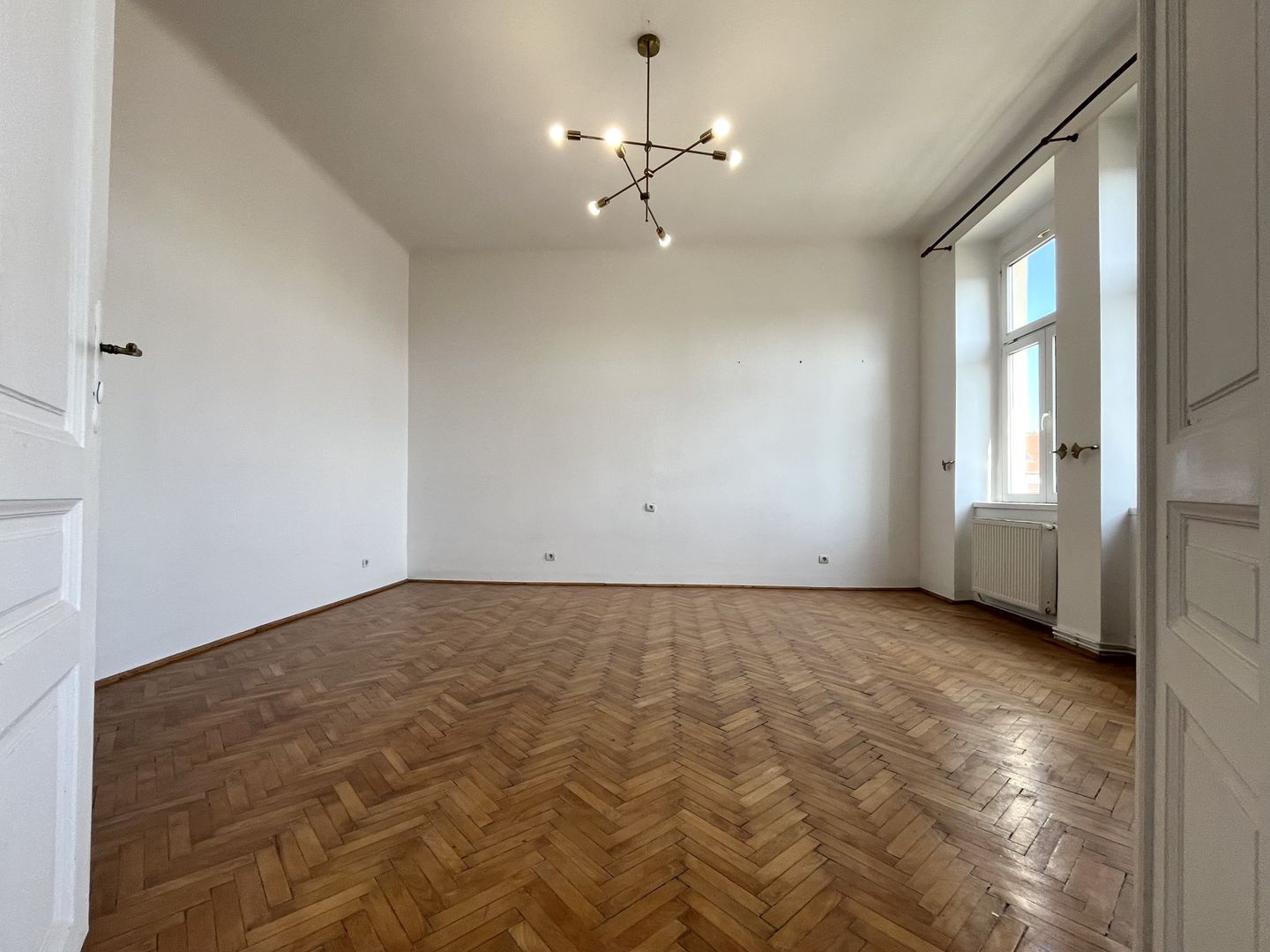 Un apartament spațios cu  2 camere, in , zona Centrala - Take Ionescu - Poză 7