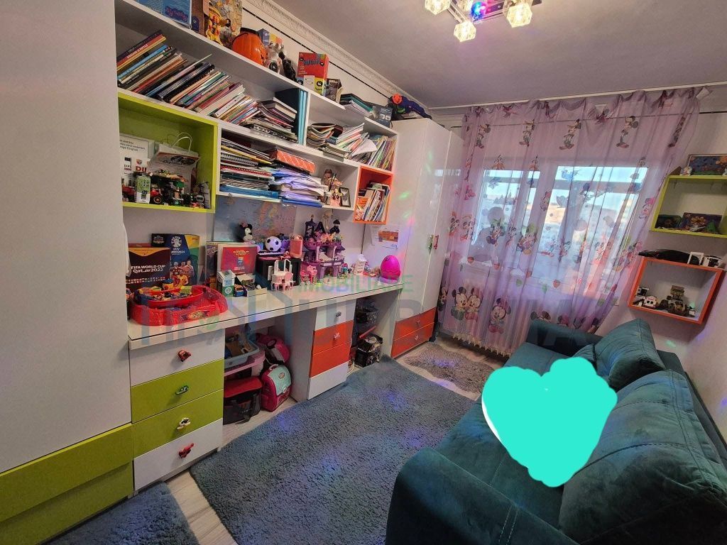 Apartament 3 camere, Podu Roș, modernizat și mobilat - Poză 1