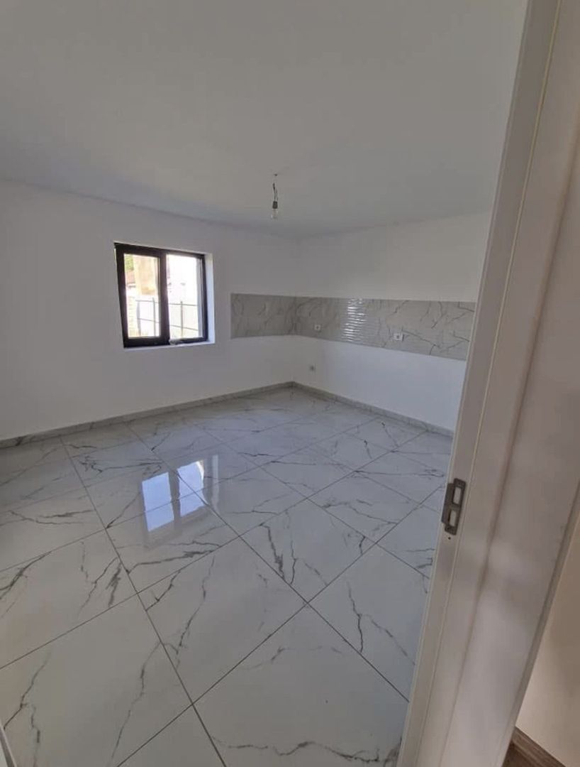 Casa Individuala Sanmihaiu Roman,Parter,4 Camere,2Bai,Toate Utilitatile - Poză 10