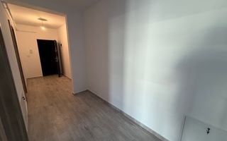 Etaj 2. Disponibil imediat. Decomandat. TVA 21% inclus in pret - Poză 8