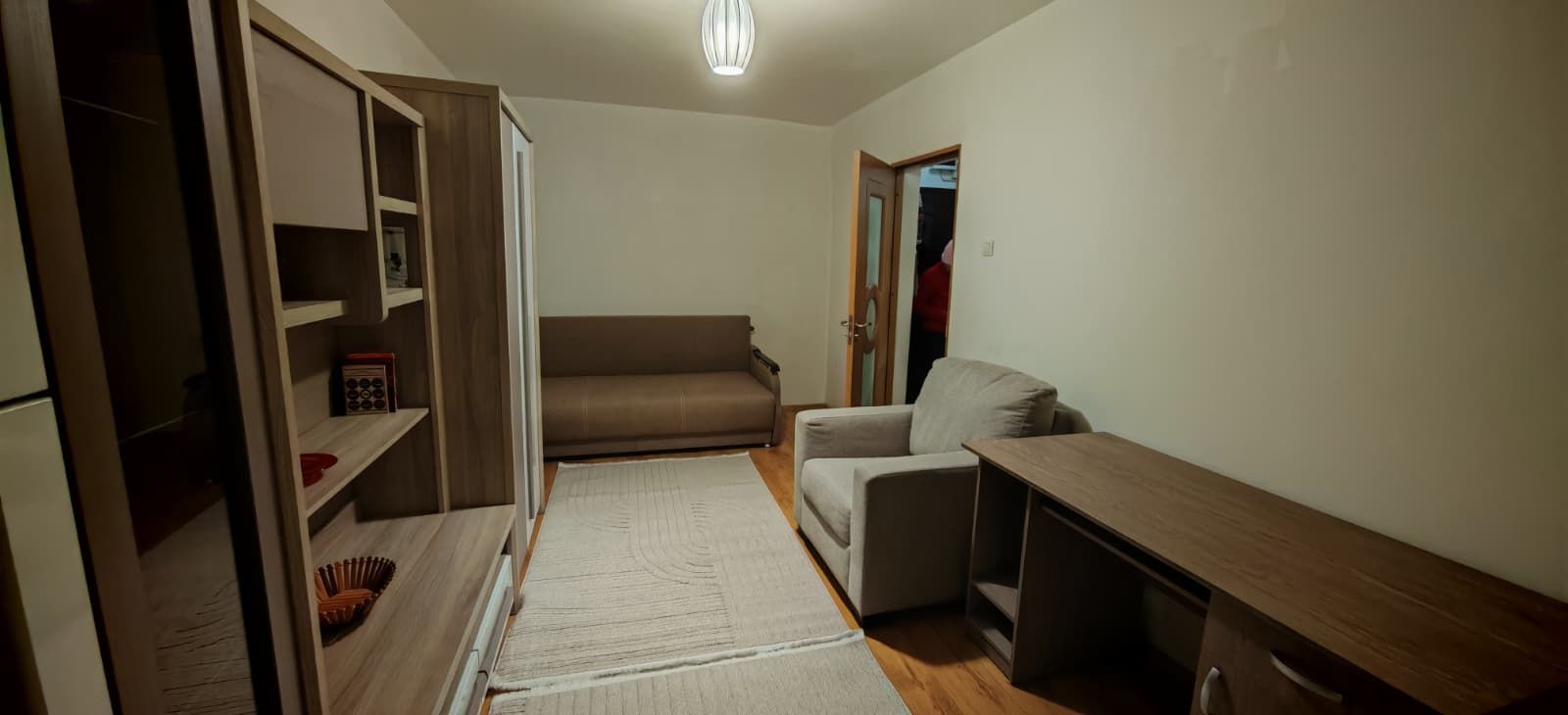 Garsoniera zona Tractorul ,bloc de apartamente - Poză 1