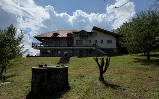 Pensiune Vila Prahova Breaza  10 camere | 3862 mp teren - Poză 1