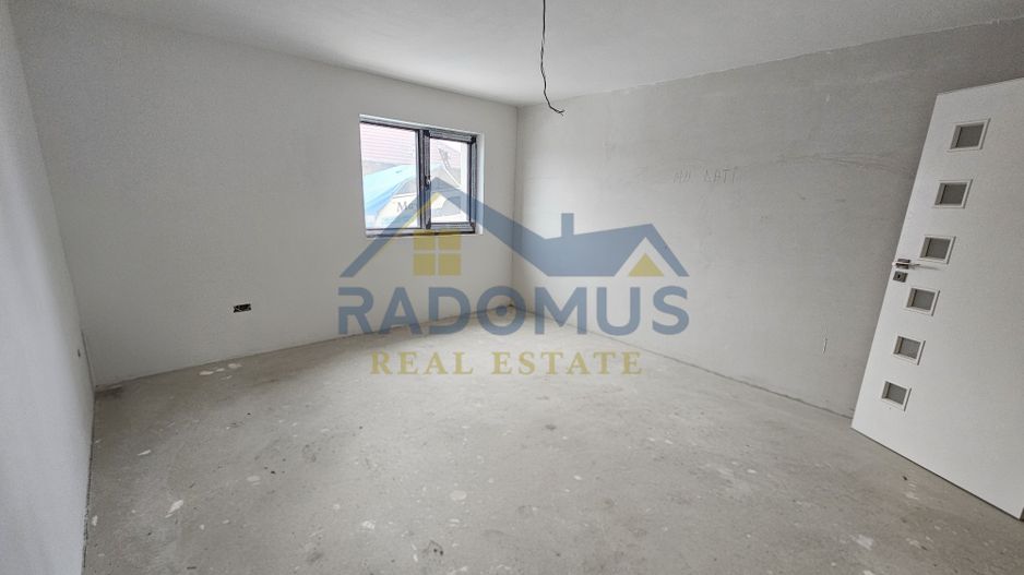 Vila Tătărani - 280 mp utili - 500 mp Teren - 8 Camere + 4 Băi - Poză 17