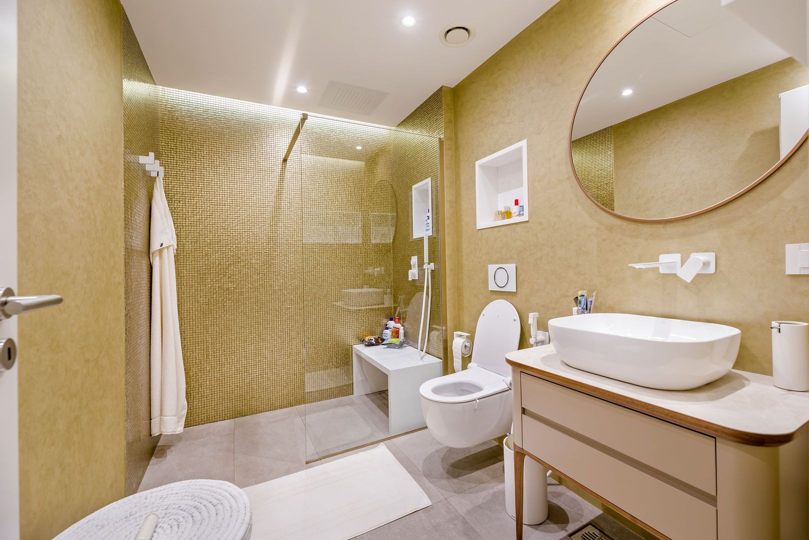 Apartament deosebit 4 camere complet mobilat si loc de parcare inclus - Poză 21