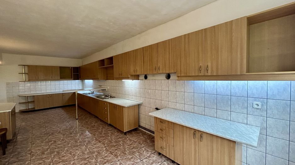 Pensiune cu potențial deosebit, vedere spectaculoasă spre Piatra Craiului - Poză 12