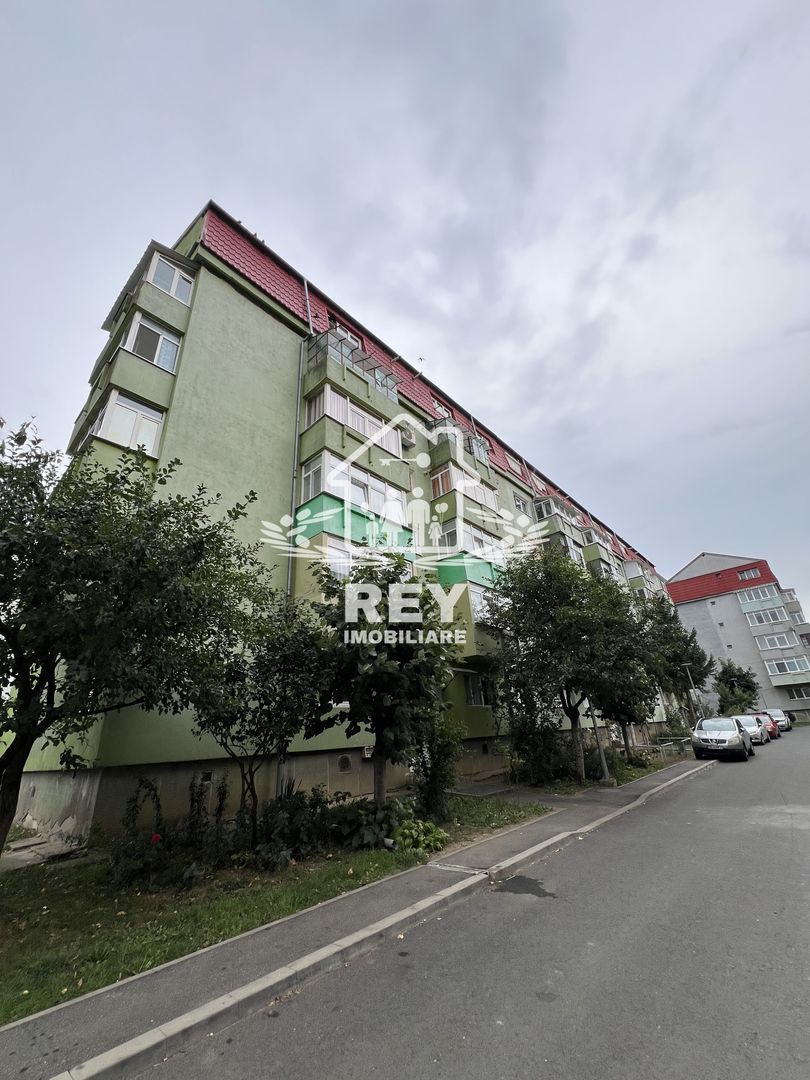 Apartament 3 camere nedecomandat ,bucătărie separată, Stefan cel Mare - Poză 1