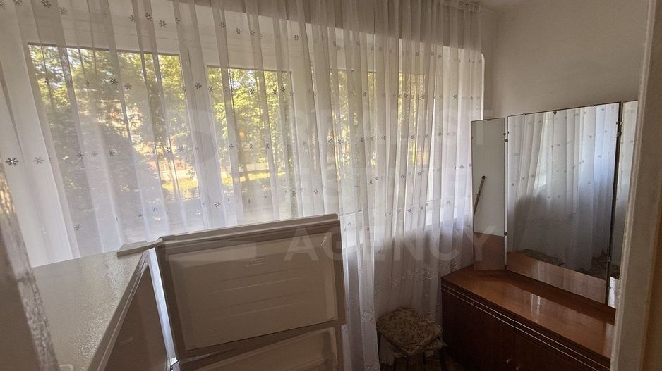 Chirie, apartament, 2 camere, str. Larisa, Bălți cartierul 10 - Poză 2