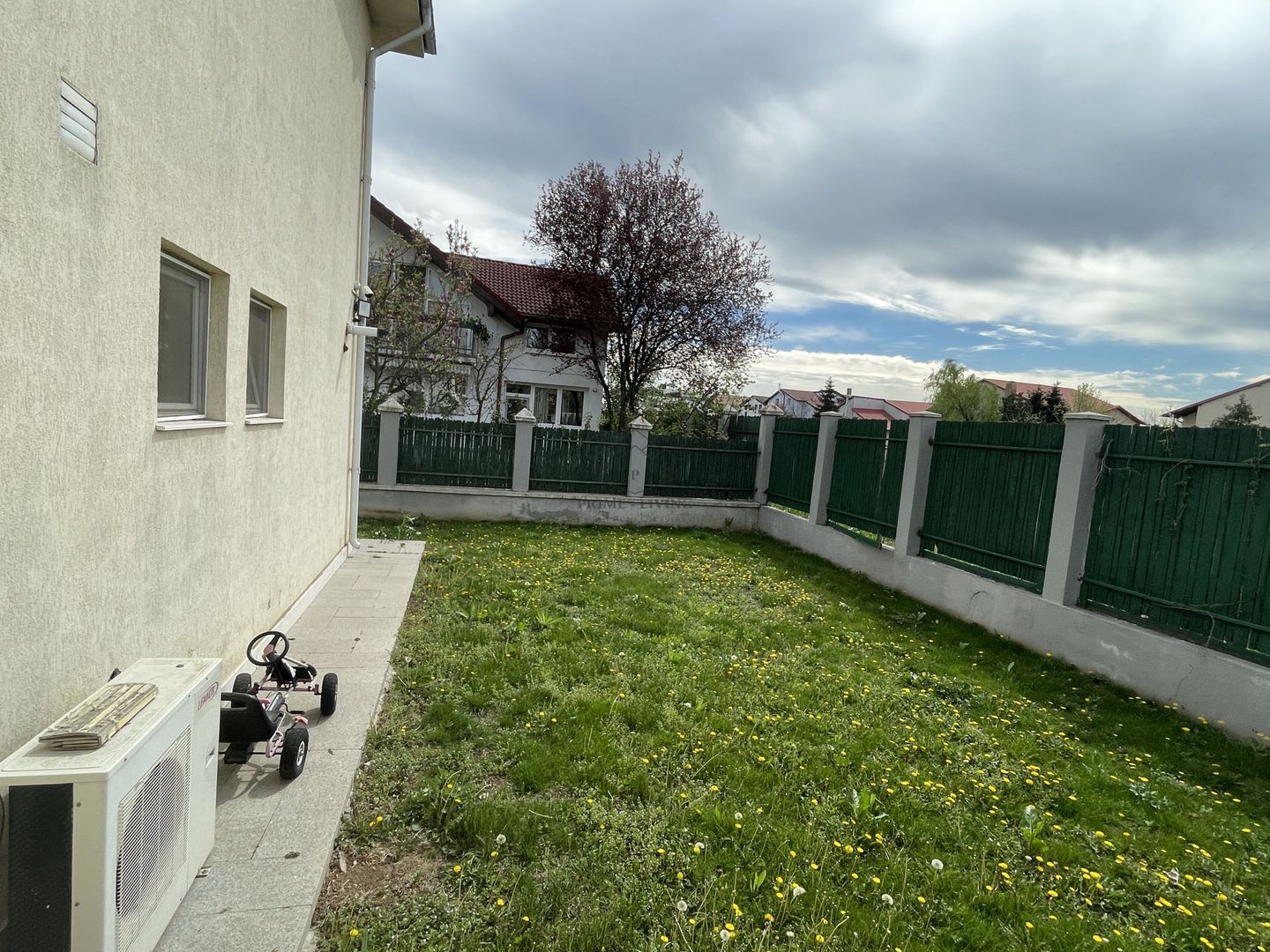 VILA SPATIOASA LA INCHIRIERE IN ZONA PIPERA LANGA SCOLI - Poză 25