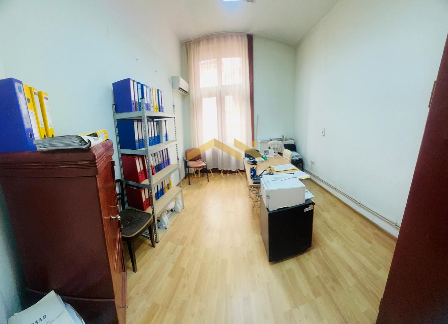 Apartament (pretabil pentru Birou ,Cabinet etc.) de vanzare in centru. - Poză 9