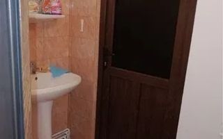 Va oferim spre vanzare casa cu 4 camere in zona Farmec - Poză 3