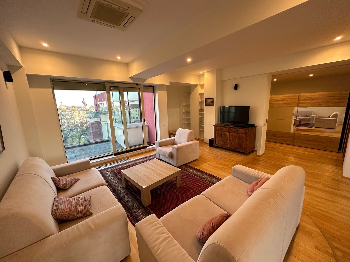 Penthouse de închiriat cu terase de 65 mp - Poză 16