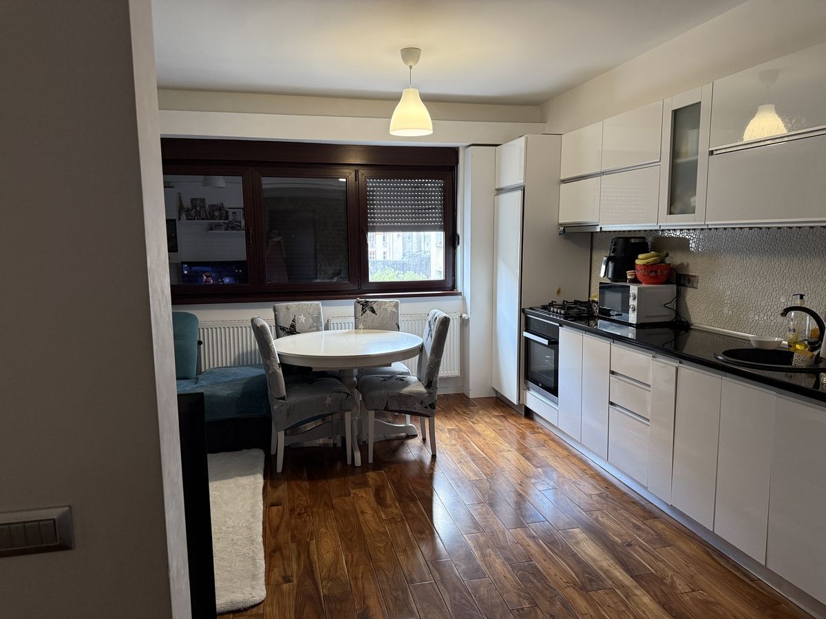 Apartament de vânzare, 2 camere Cismigiu, decomandat, mobilat, reabilitat - Poză 1