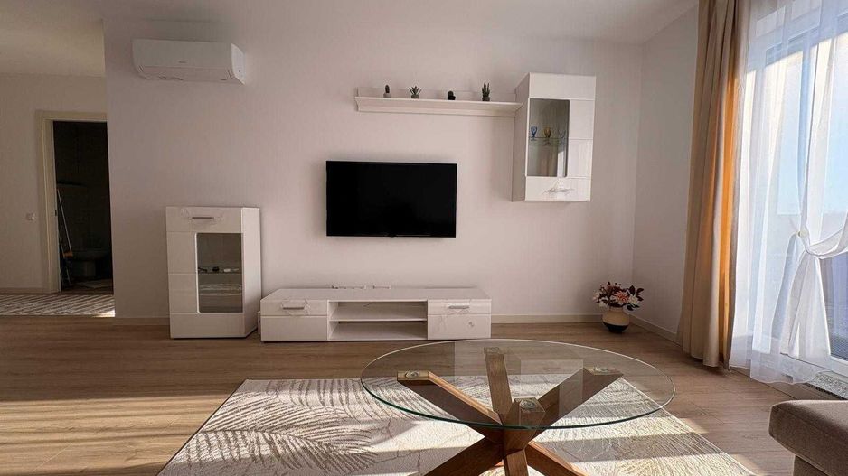 Vanzare Apartament 2 camere, et 7, mobilat de designer, bloc nou – balcon 8,5 mp - Poză 1