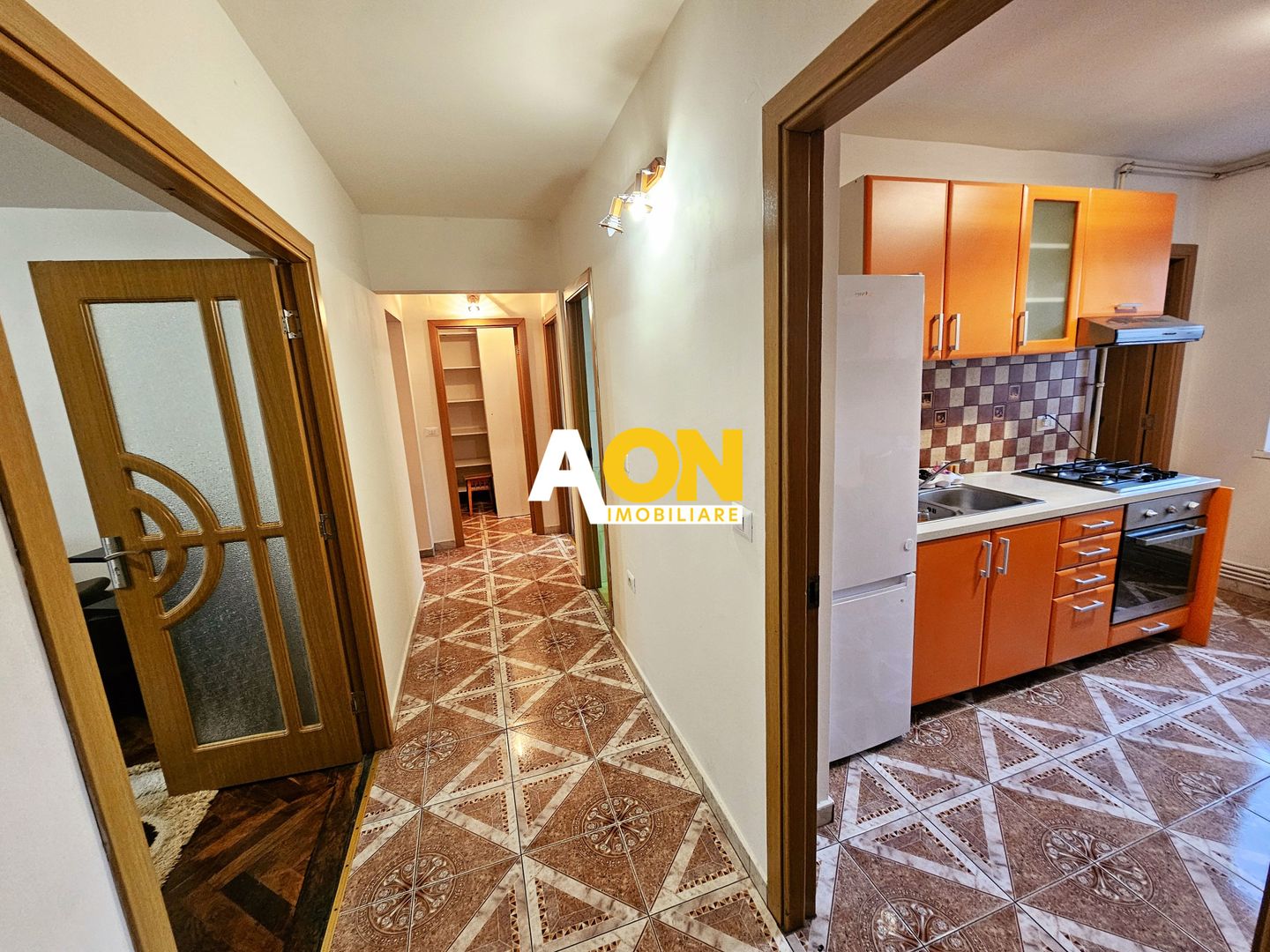 Apartament 3 camere, 2 bai, mobilat, utilat, etaj 3,  cu boxa, Cetate - Poză 3