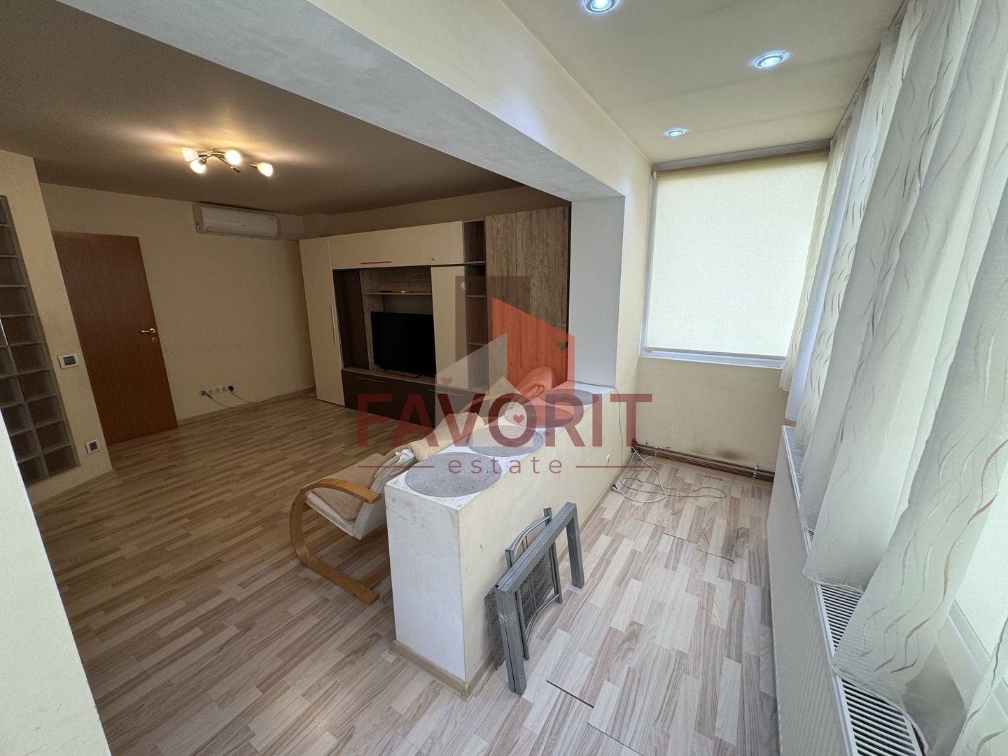 Disponibil imediat. Etaj 1. Centrala proprie. Vedere pe 2 parti. - Poză 3