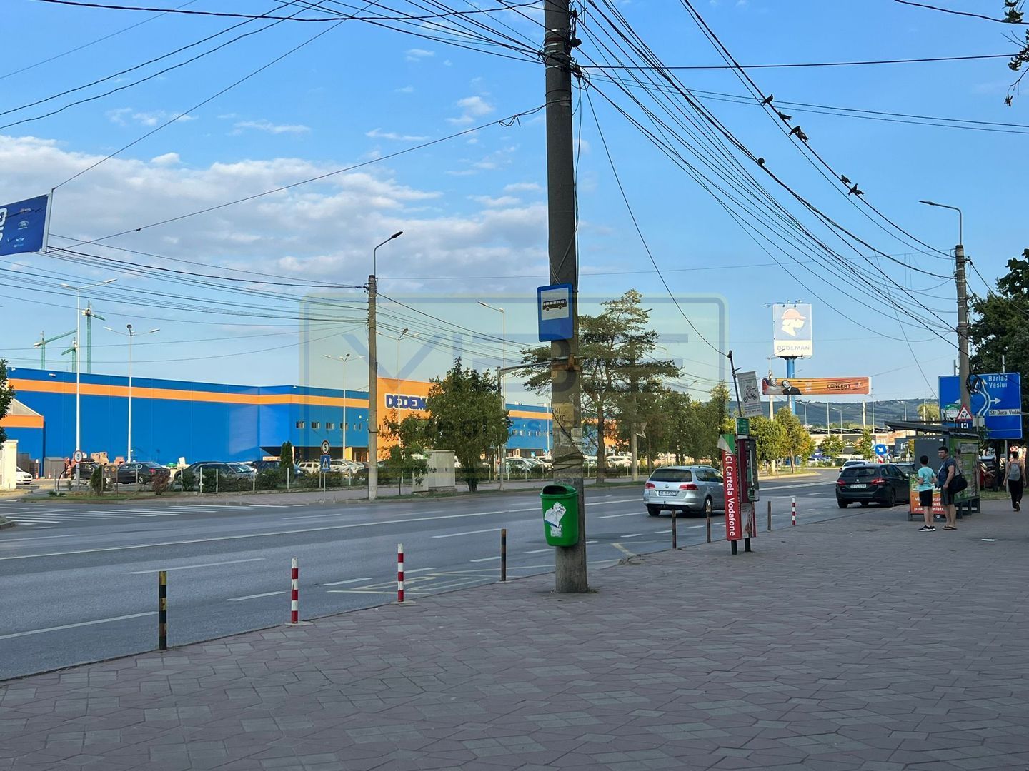 Spatiu comercial cu vad Pta Nicolina - Podu Ros - Poză 1