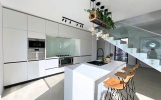 Locuinta deosebita | 572mp teren | garaj | dotari premium - Poză 1