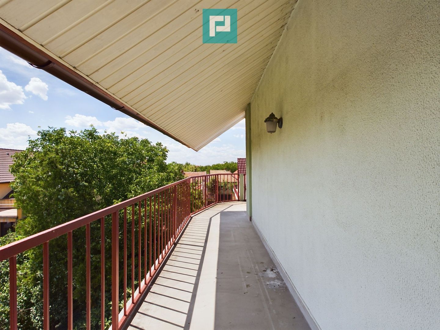 Vilă cu 3 apartamente în zona Parneava - Poză 27