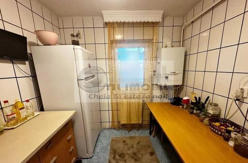Apartament 3 cam decomandat mobilat  Alexandru cel Bun 107000 euro - Poză 3