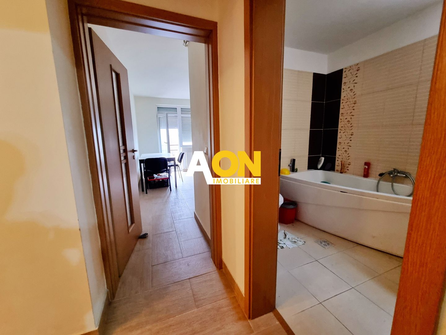 Apartament 2 camere, decomandat, cartier rezidential, Cetate - Poză 7
