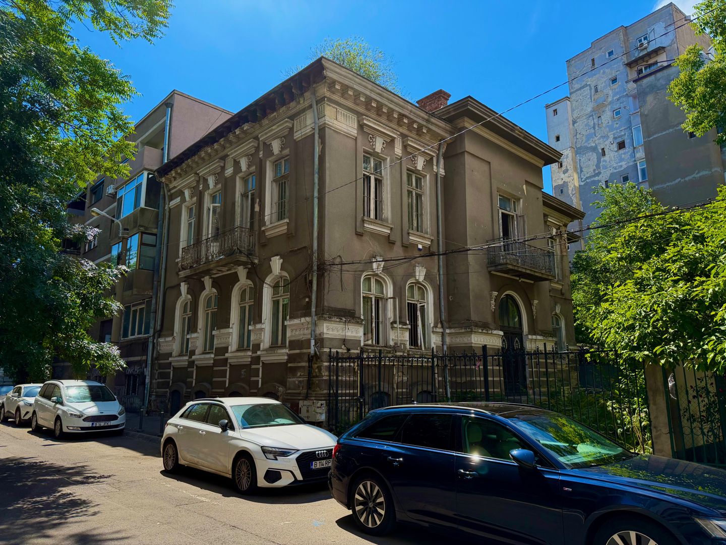 Imobil + teren cu autorizatie si proiect 29 apartamente  Kogalniceanu - Cismigiu - Poză 1