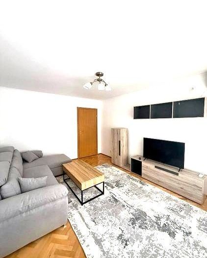🏡 Închiriez Apartament cu 2 camere renovat, Bd. Basarabiei, etaj 2 - Poză 4