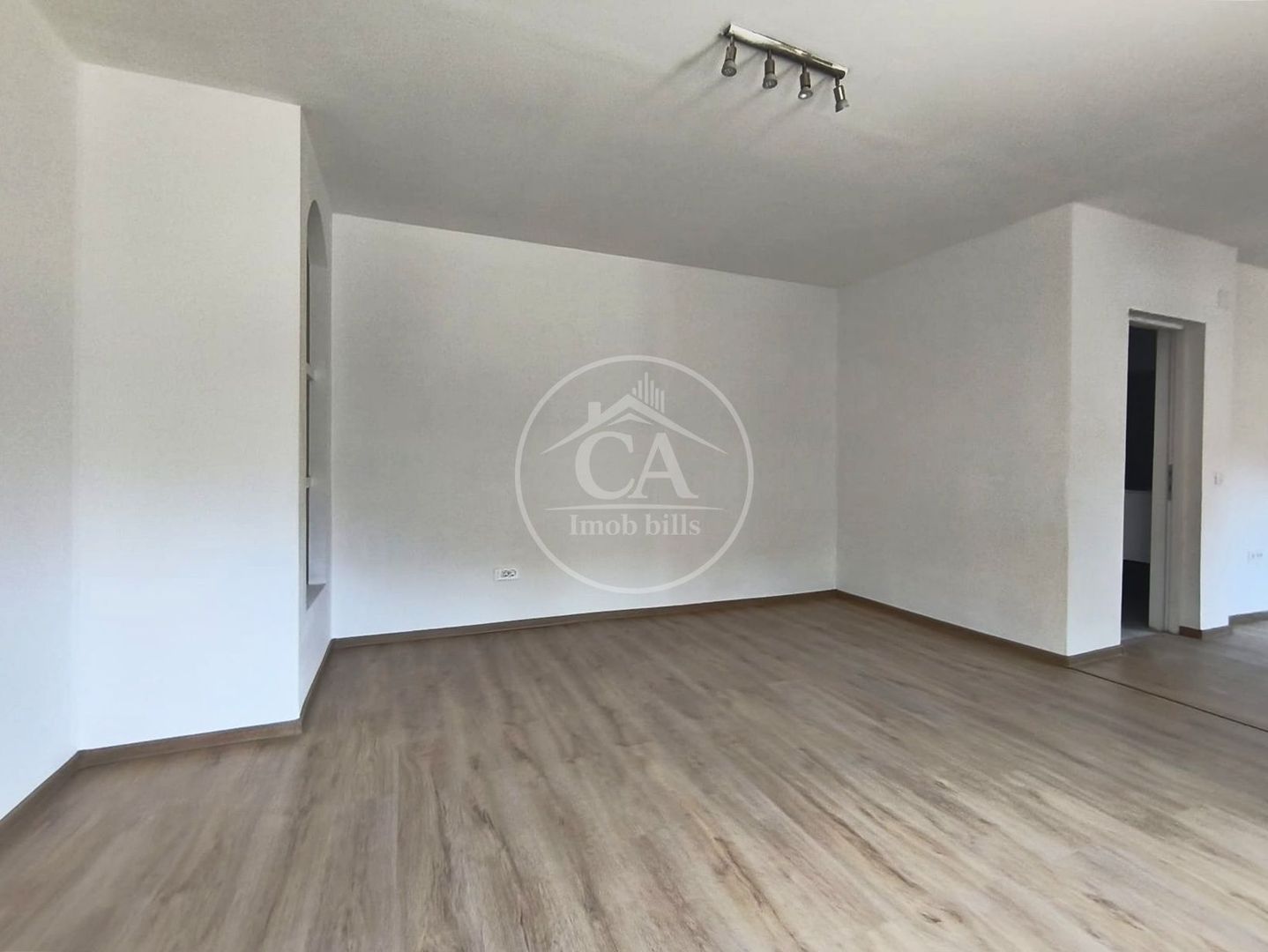Apartament cu 2 camere la curte comuna de vanzare Ultracentral, Oradea - Poză 7
