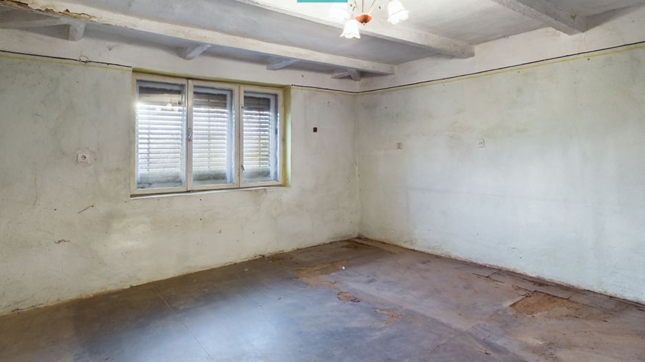 Casă modestă cu 3 camere în Ghioroc - Poză 5