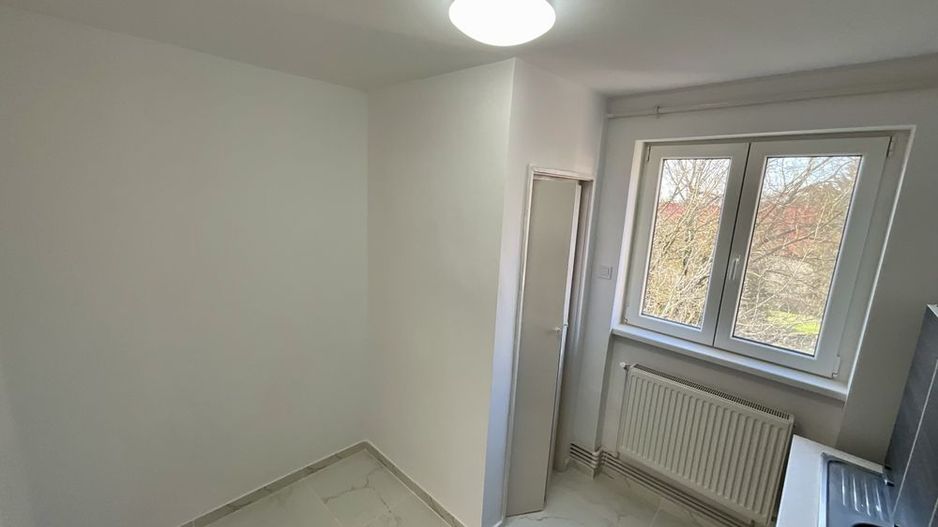 BRASADAS vinde ap 2 cam central etaj 3/4. - Poză 3