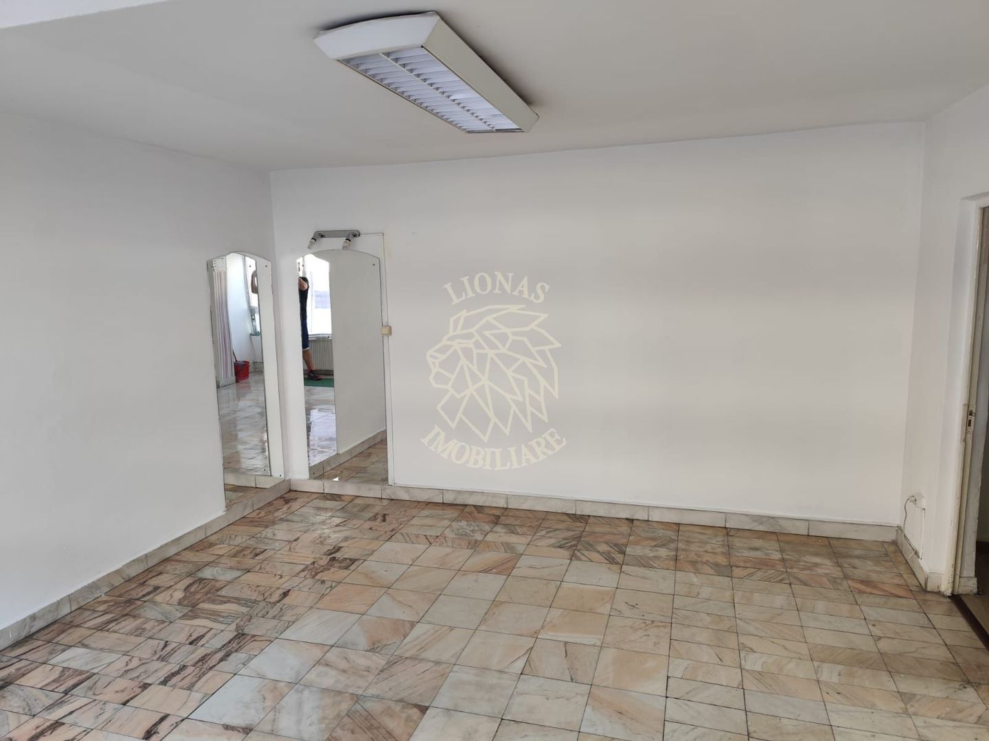 Spatiu comercial 40 mp la strada-ideal magazin, salon, florarie-Han - Poză 2